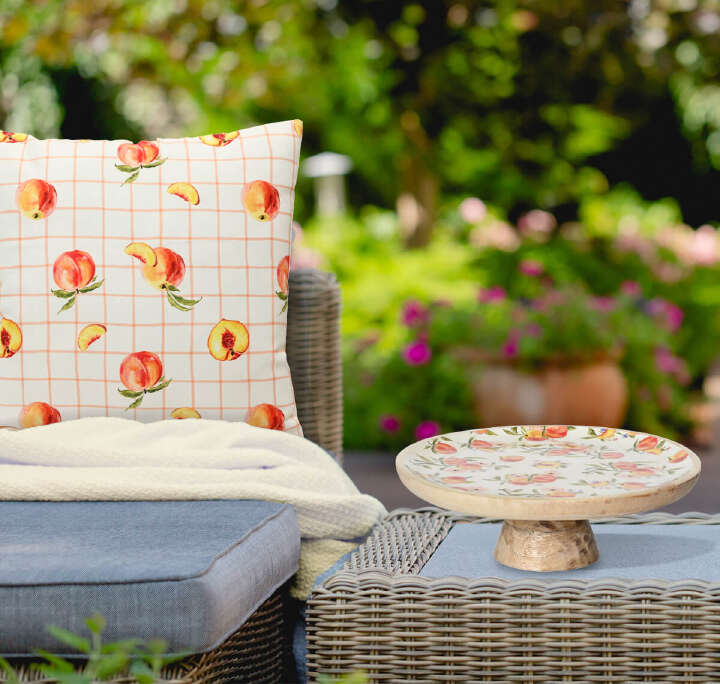 Gartendeko Kissen Dekoplatte pfirsiche auf terrasse gartenlounge1200x1140